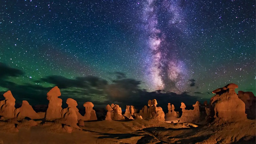 دره ستارگان در شب