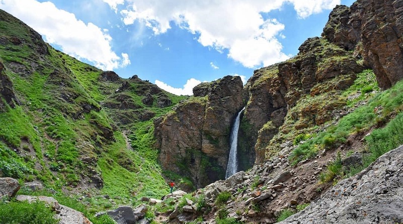 آبشار کرکری کجاست