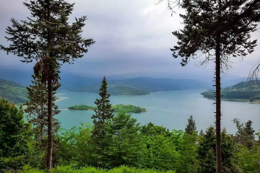 معرفی دریاچه لفور