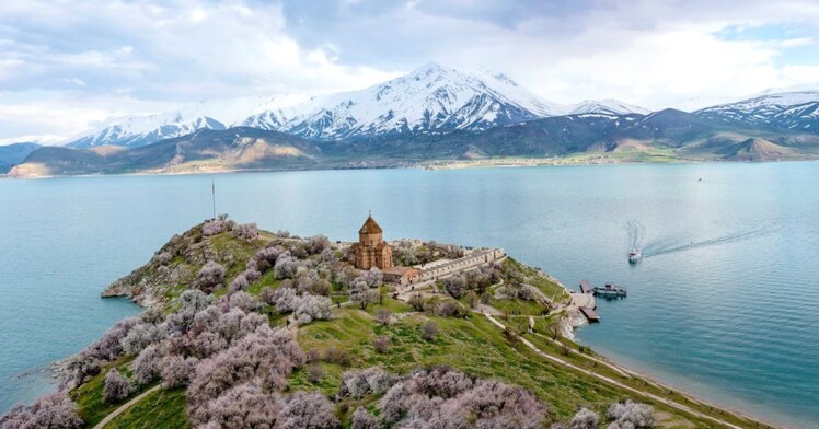 ساحل وان ترکیه کجاست؟ همه چیز درباره ساحل شهر وان 