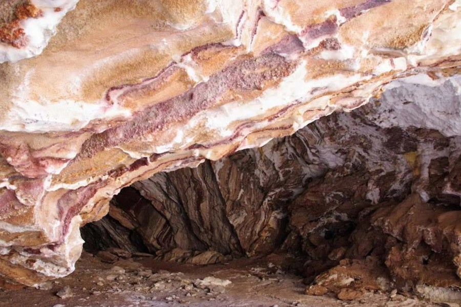 غار نمکی قشم