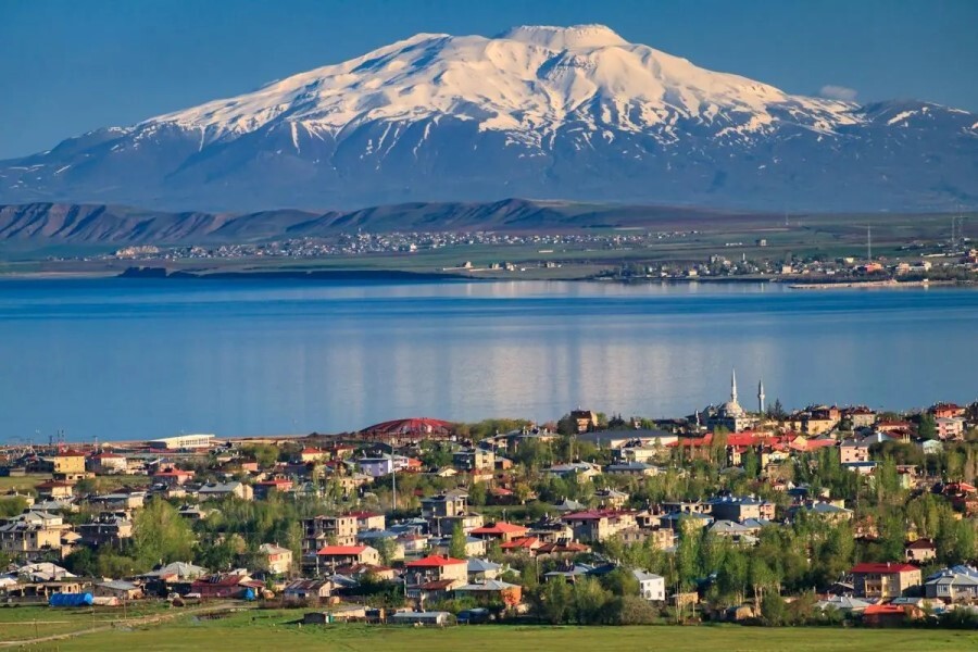 تور مشهد به وان