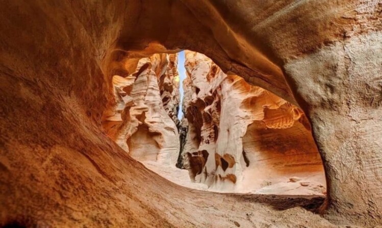 معرفی تنگه چاه کوه قشم + عکس های آن